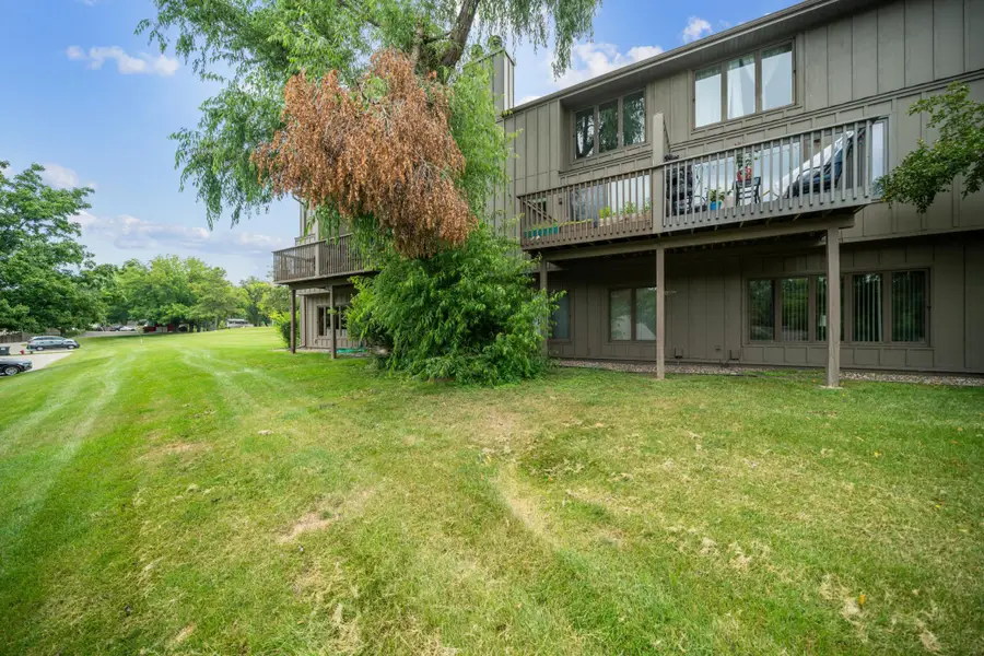 9052 Neill Lake Road #B, Eden Prairie, MN 55347 - Image #2