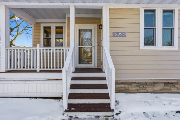 2220 Reaney Avenue E, Saint Paul, MN 55119