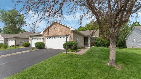 539 Deer Ridge Lane S, Maplewood, MN 55119