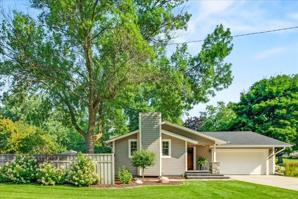 5536 Mirror Lakes Drive, Edina, MN 55436