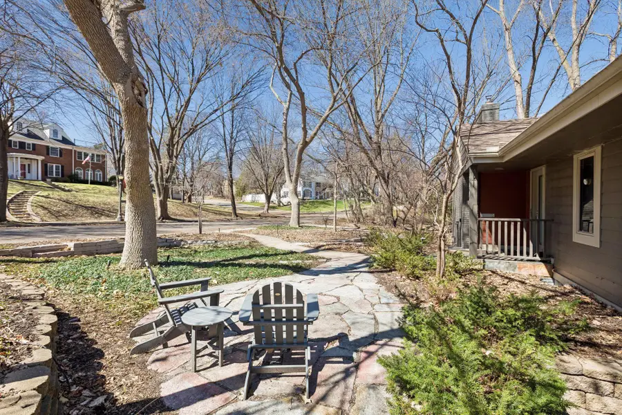 590 Montcalm Place, Saint Paul, MN 55116 - #2