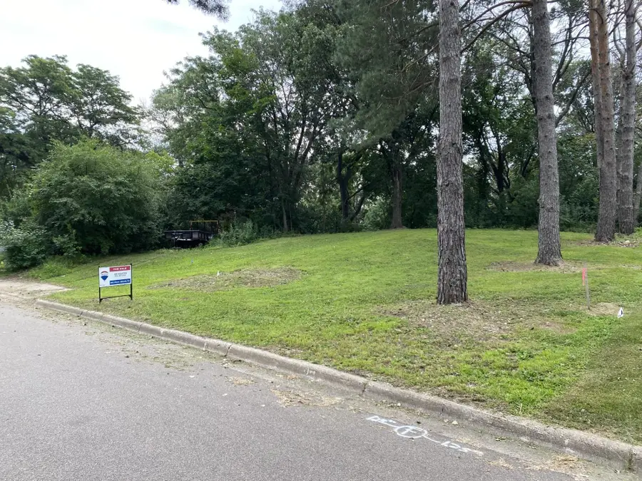 405 Summit Lane E, Burnsville, MN 55337 - Image #3