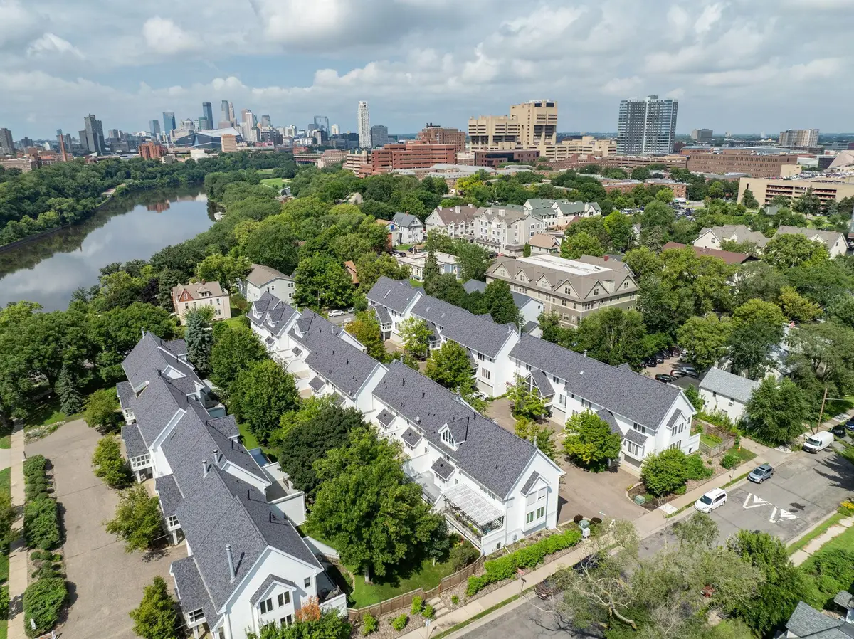 921 / 923 Dartmouth Place Se, Minneapolis, MN 55414 - #1