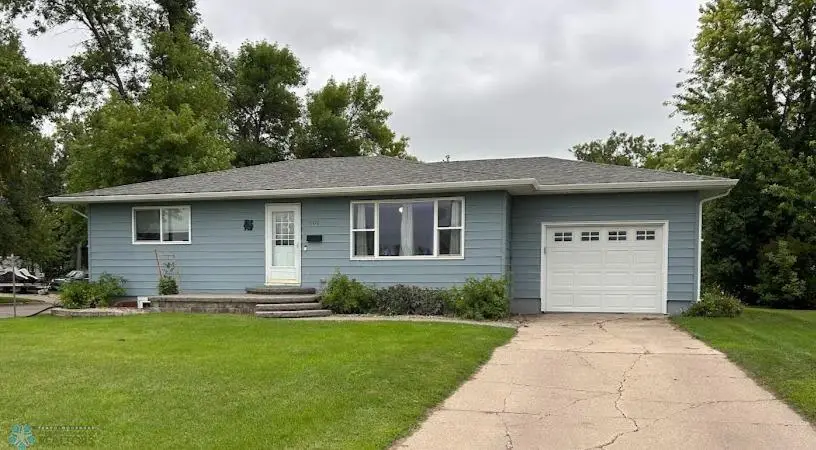 602 1st Avenue Se, Hillsboro, ND 58045 - #1