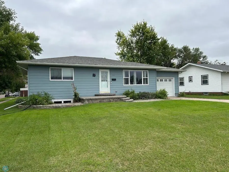 602 1st Avenue Se, Hillsboro, ND 58045 - #2