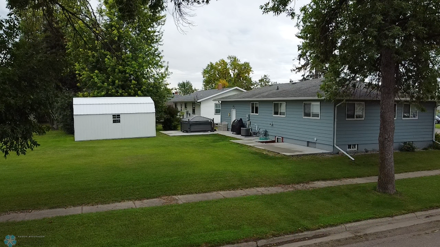 602 1st Avenue Se, Hillsboro, ND 58045 - #3