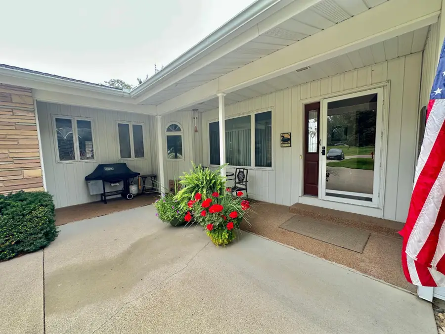 1206 S Shore Drive, Worthington, MN 56187 - Image #2