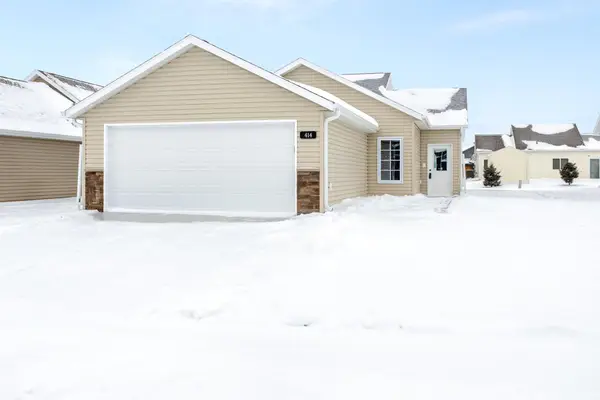 414 Westview Lane E, West Fargo, ND 58078