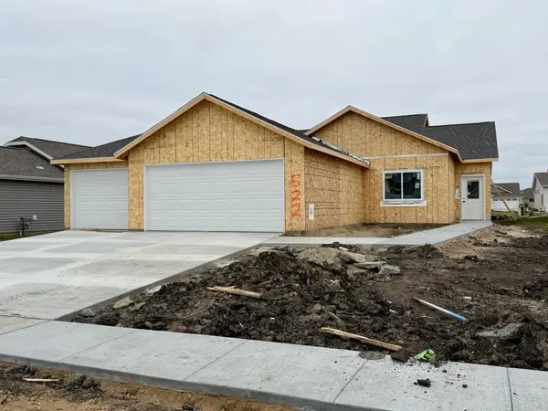 522 Westview Lane E, West Fargo, ND 58078