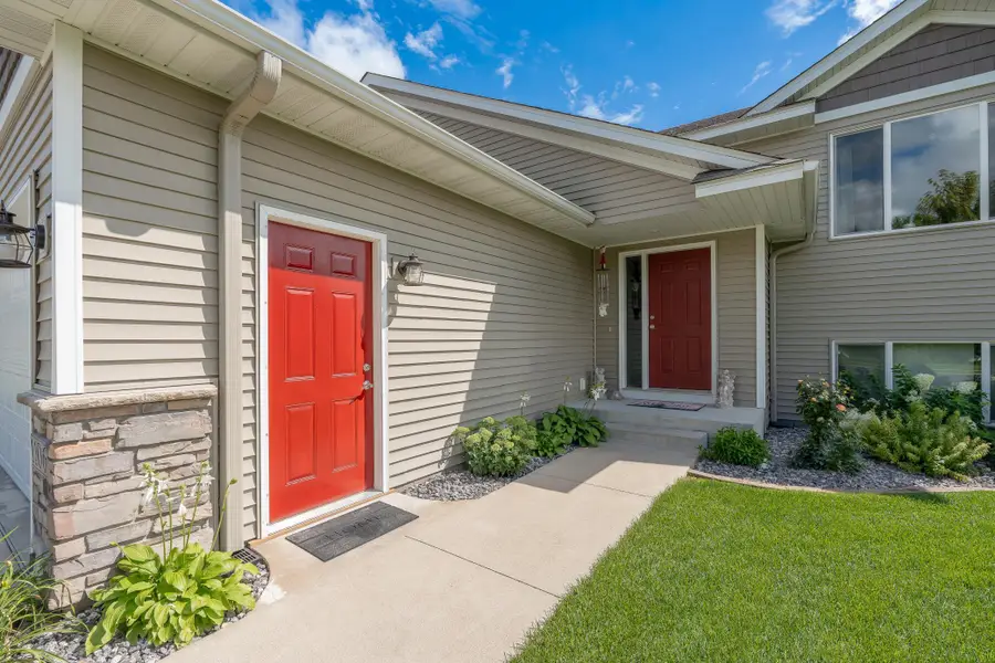 1106 Mulberry Avenue Ne, Montgomery, MN 56069 - Image #2