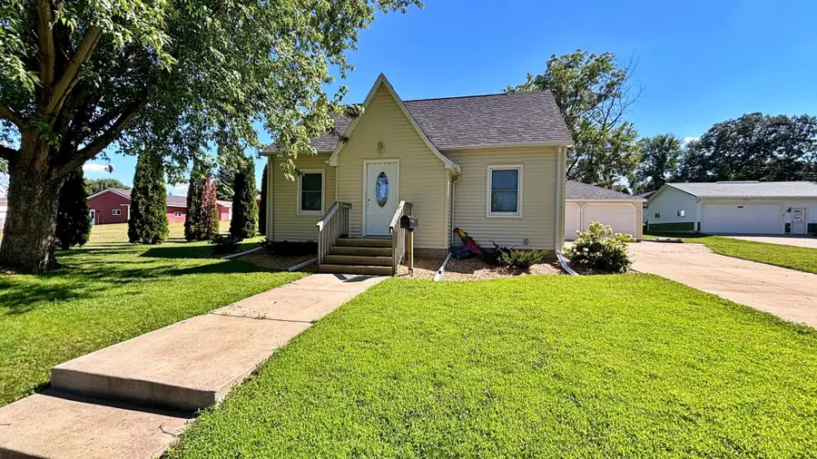 611 W Lincoln Street, Springfield, MN 56087 - Image #2