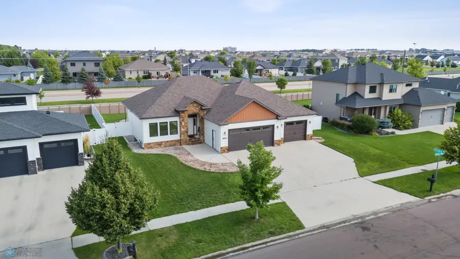 6511 Osgood Parkway S, Fargo, ND 58104 - #2