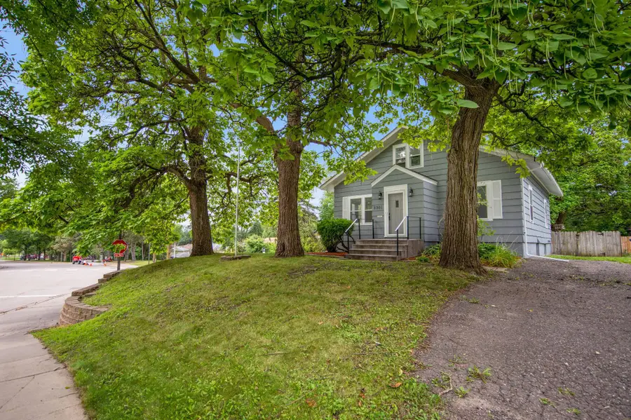 3301 Beard Avenue N, Robbinsdale, MN 55422 - Image #2