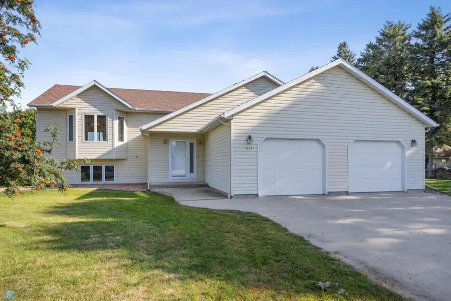612 Fairway Drive, Casselton, ND 58012 - Image #2