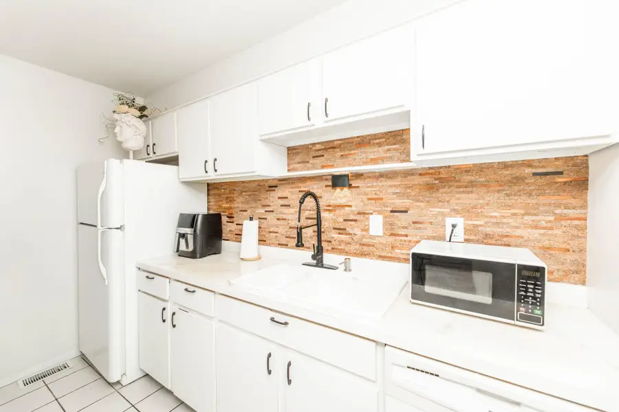 6371 Barrie Road, Edina, MN 55435 - Image #2