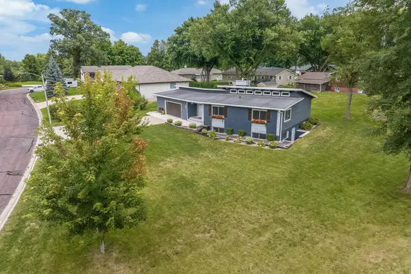 223 Oak Knoll Court, Blue Earth, MN 56013