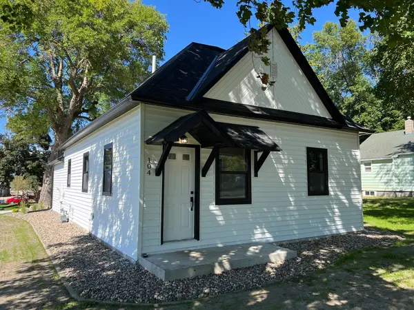 104 6th Avenue E, Ellendale, MN 56026