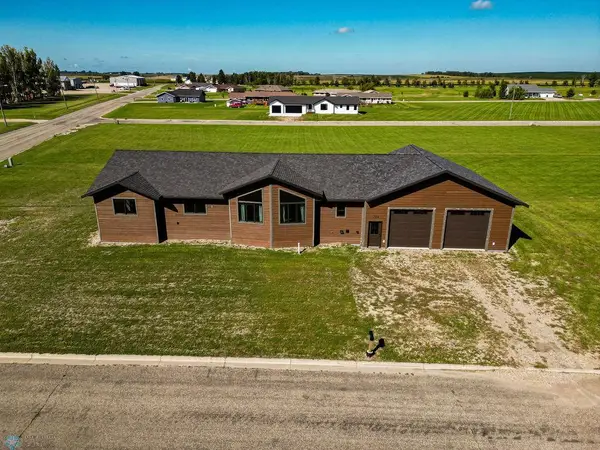 204 3rd Street Nw, Gwinner, ND 58040