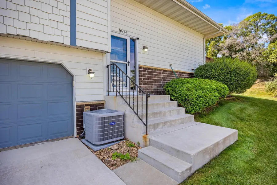 10434 S Decatur Avenue S, Bloomington, MN 55438 - Image #2