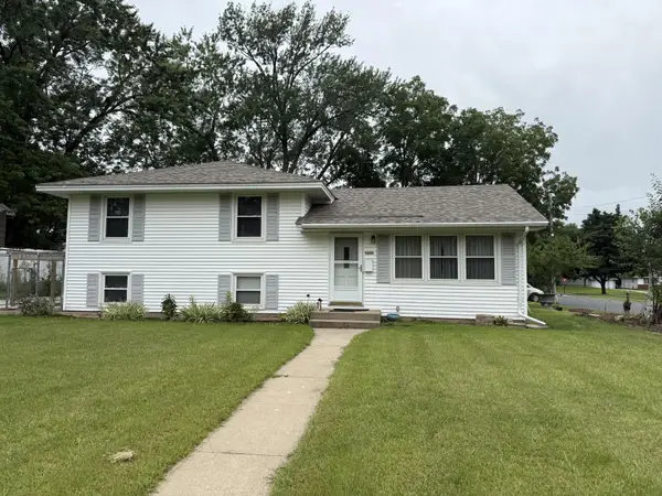 9600 Clinton Avenue S, Bloomington, MN 55420