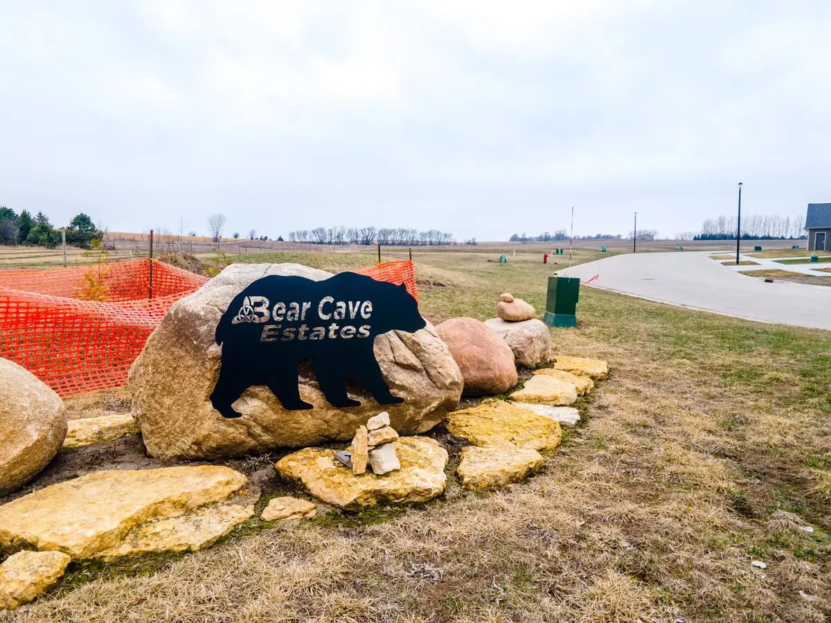 656 Kodiak Drive Nw, Stewartville, MN 55976 - Image #1