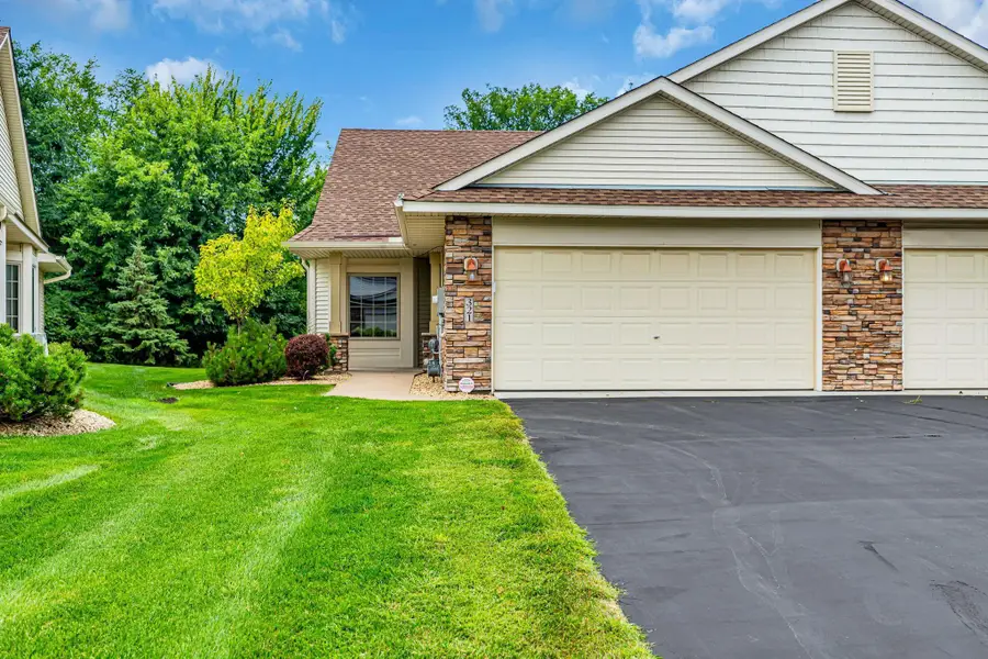 321 Summer Place E, Maplewood, MN 55117 - Image #2