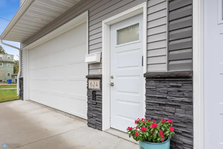 624 10th Avenue N, Fargo, ND 58102 - Image #3