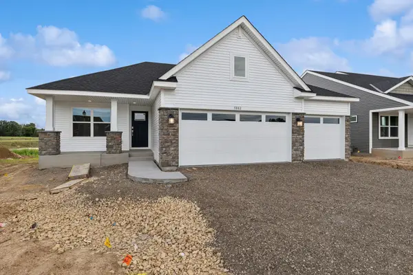 7882 41st Street N, Oakdale, MN 55128