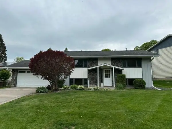 518 Rolls Road, New Brighton, MN 55112