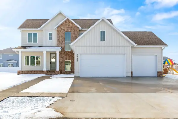 2732 69th Avenue S, Fargo, ND 58104