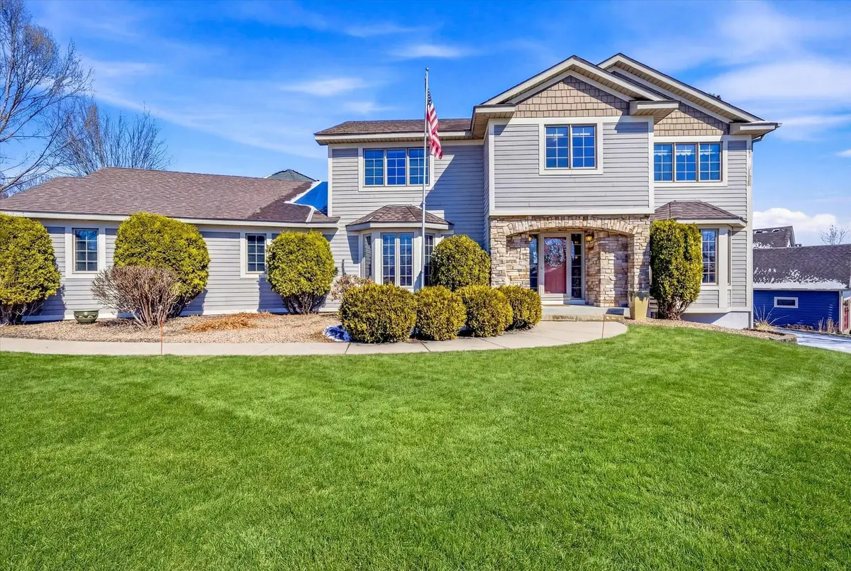 585 High Ridge Circle, Mendota Heights, MN 55118 - #1