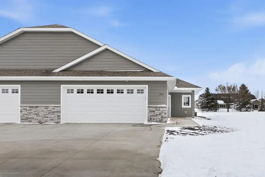 250 Eau Claire Avenue Se, Hutchinson, MN 55350 - #2