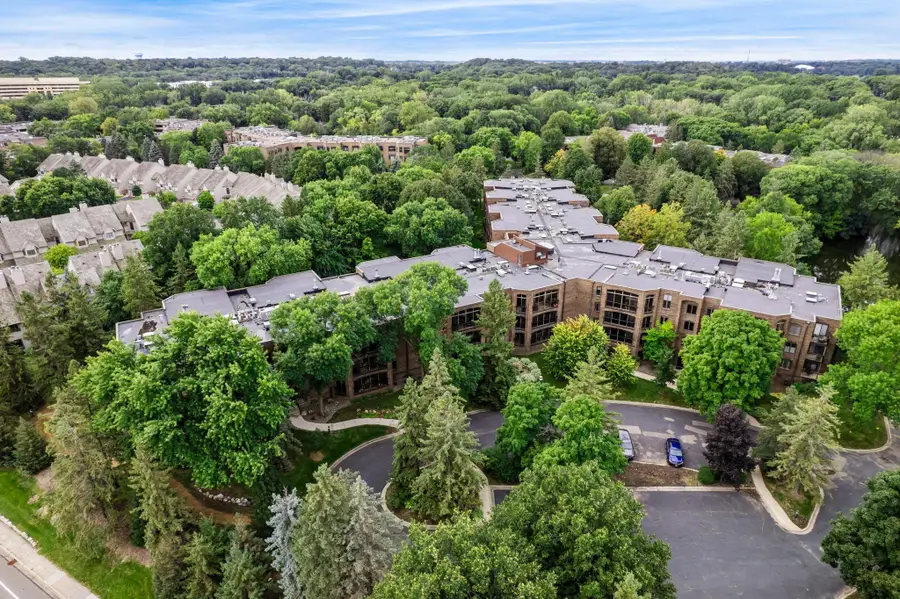 5501 Dewey Hill Road #326, Edina, MN 55439 - Image #2