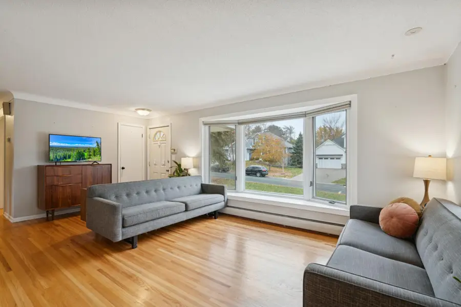 635 Ivy Falls Avenue, Mendota Heights, MN 55118 - Image #3