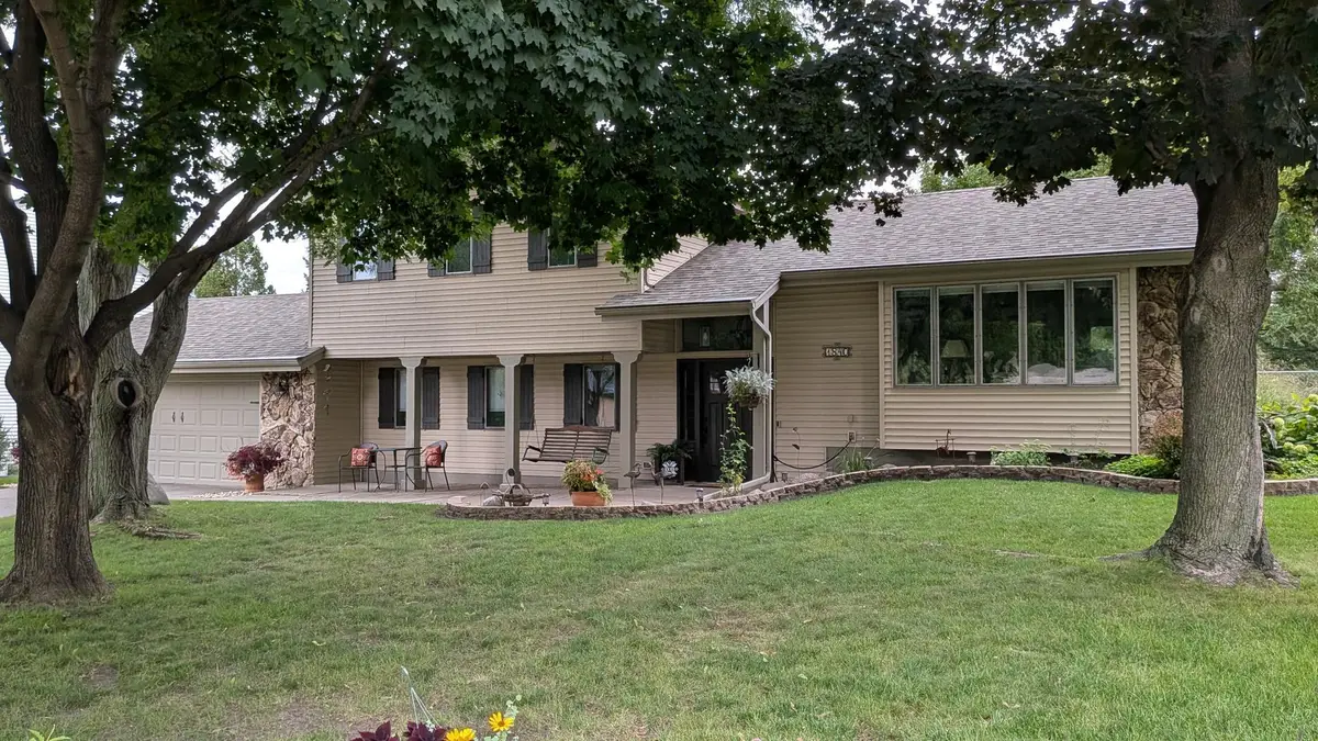 1840 Twin Circle Drive, Mendota Heights, MN 55118 - Image #1