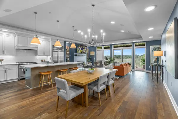 1 Hill Farm Road #302, North Oaks, MN 55127