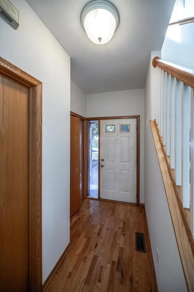 1408 Mcandrews Road E, Burnsville, MN 55337 - Image #3