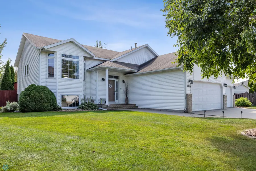 1822 33rd Street S, Moorhead, MN 56560 - Image #2