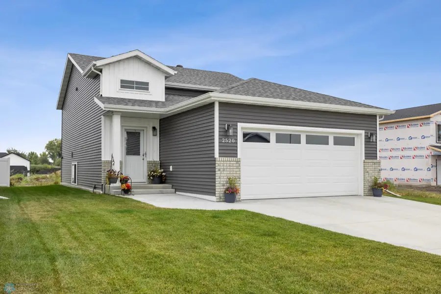 2520 37th Avenue S, Moorhead, MN 56560 - Image #2