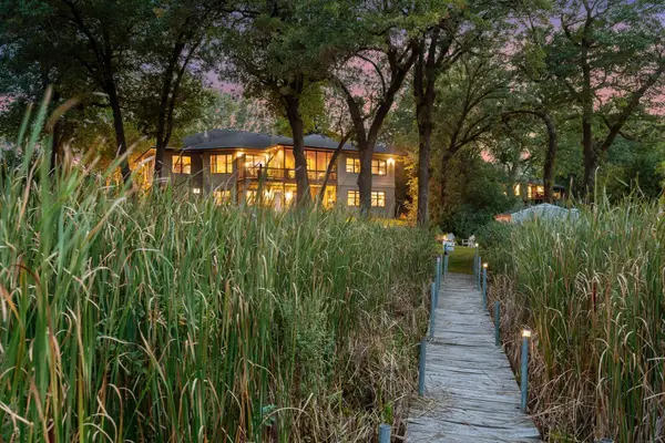 19900 Cottagewood Road, Deephaven, MN 55331