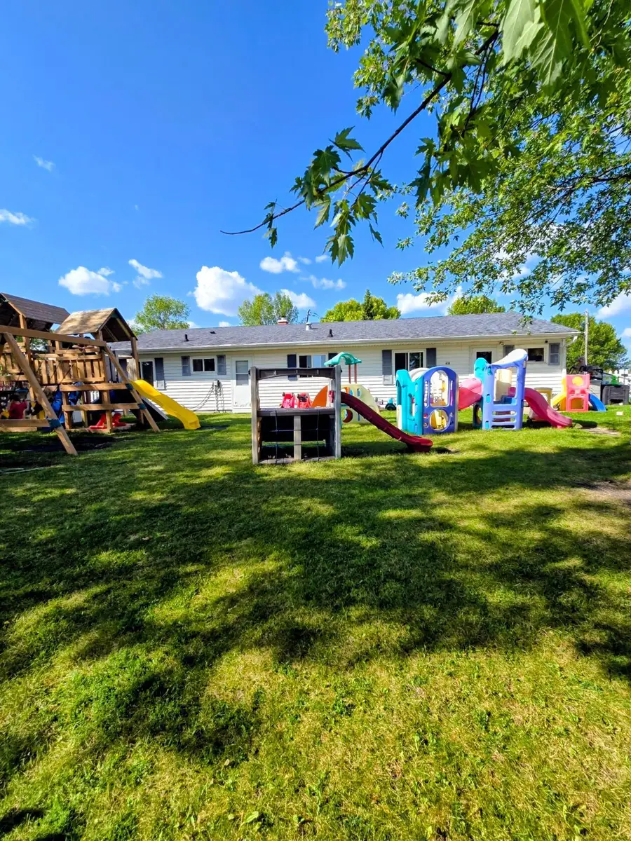 418 E Hamilton Avenue, Baudette, MN 56623 - Image #2