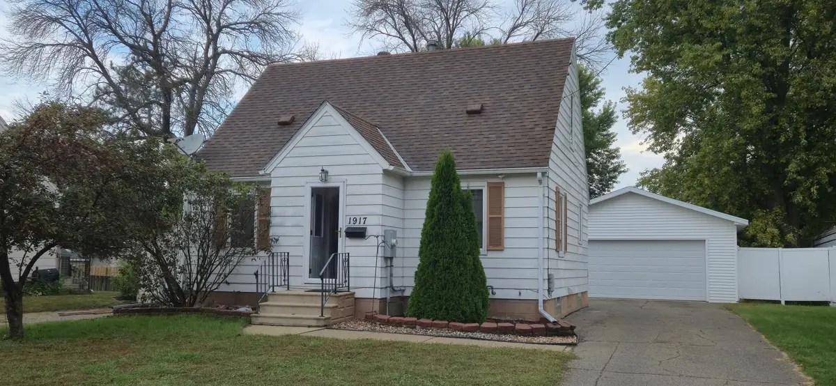 1917 E Oakland Avenue, Austin, MN 55912 - Image #1