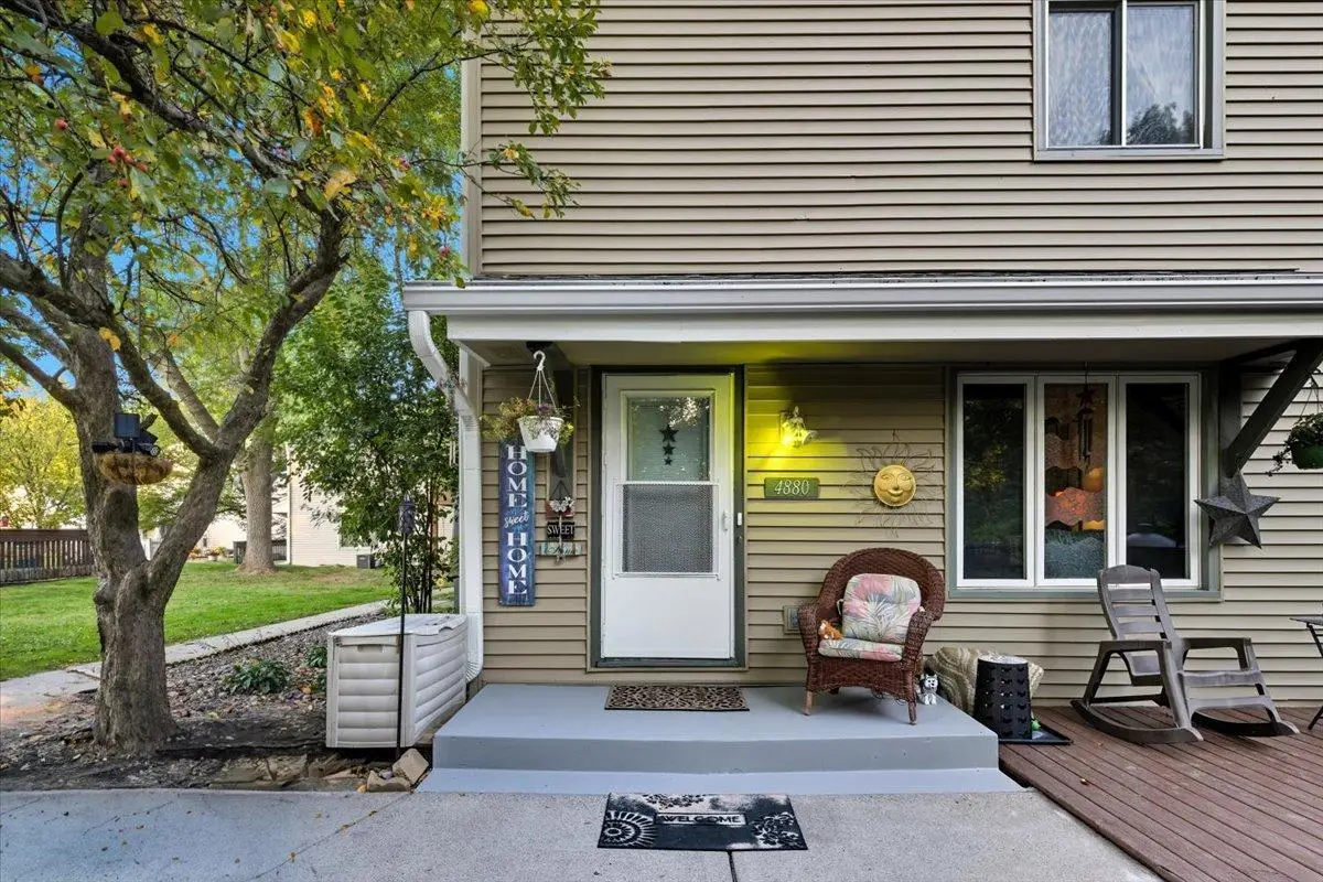 4880 Grenwich Trail N, Oakdale, MN 55128 - Image #1