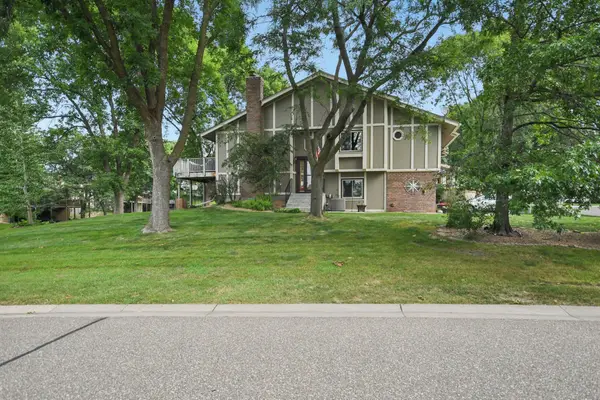 6800 Buckingham Court, Woodbury, MN 55125