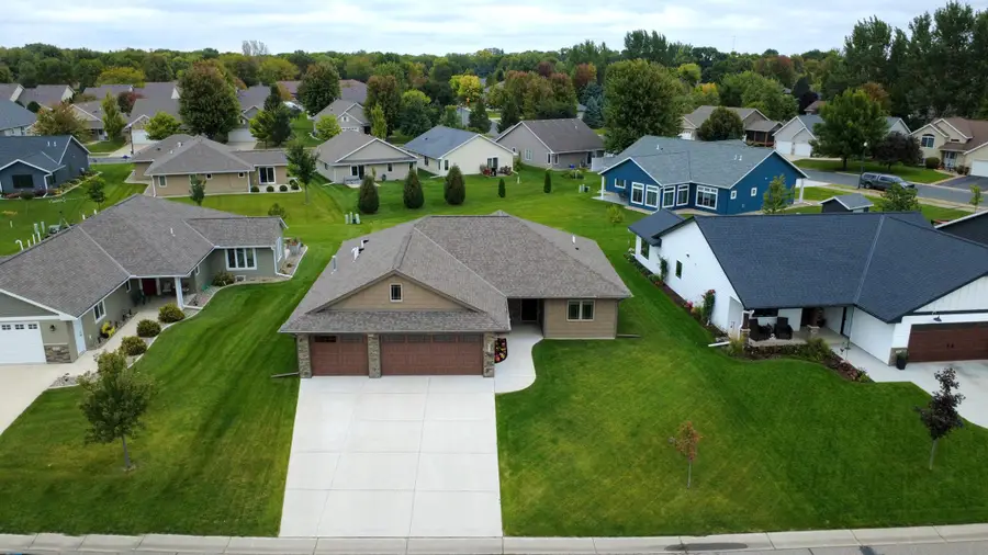 173 Denver Avenue Se, Hutchinson, MN 55350 - #2