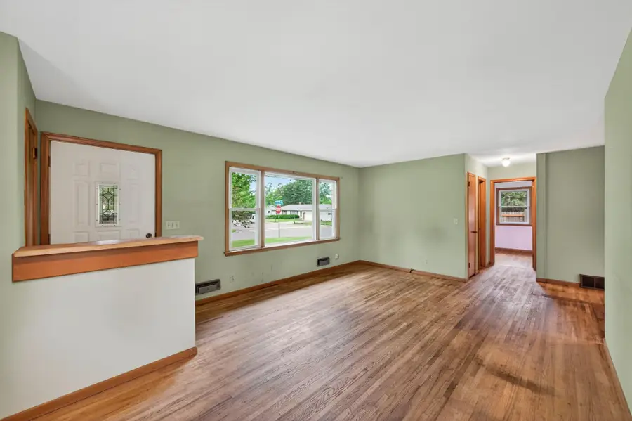 2267 Shawnee Drive, North Saint Paul, MN 55109 - #3