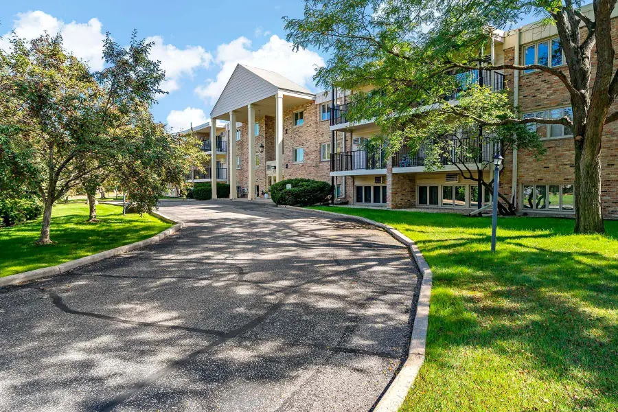 4351 Parklawn Avenue #105E, Edina, MN 55435 - Image #2