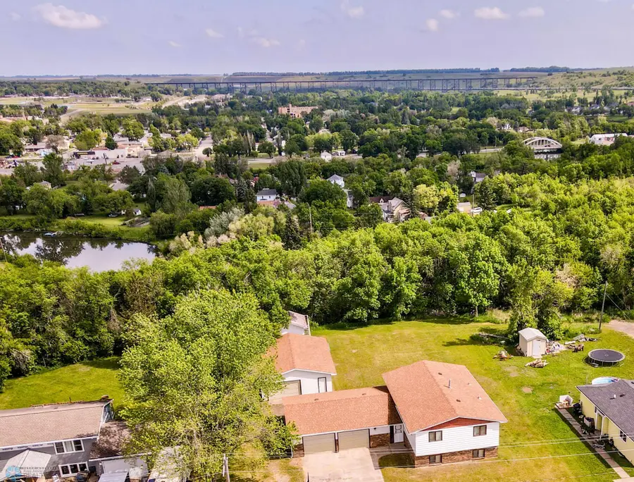589 6th Street Se, Valley City, ND 58072 - Image #3