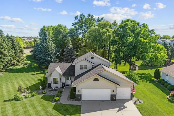 201 Pendryn Hill Curve, Woodbury, MN 55125