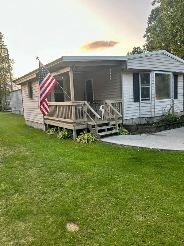 537 2nd Street, Greenbush, MN 56726